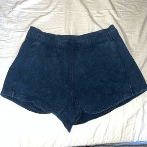 Lululemon Women’s Size 10 Blue Acid Wash Shorts.